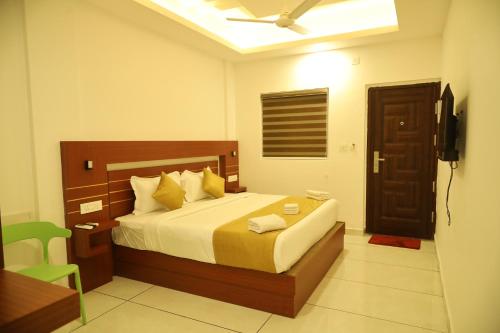 a bedroom with a bed and a television in it at Misty Avenue Premium Rooms in Anachal