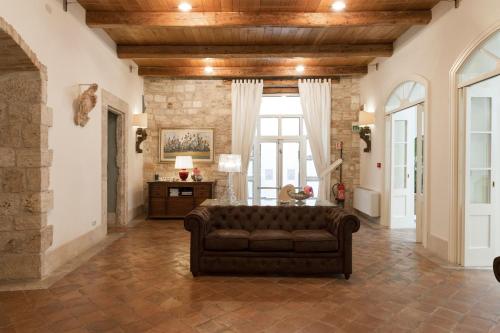 a living room with a couch in the middle of a room at Hotel & Residenza 100 Torri in Ascoli Piceno