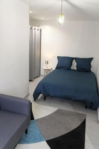 Säng eller sängar i ett rum på Apartment 1 room Marly la Ville Easy access airport CDG Parc Astérix Paris