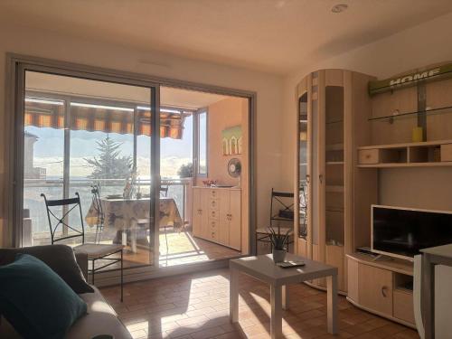 Studio agréable avec loggia, garage et plage à proximité - 2 couchages, Golfe-Juan - FR-1-252-62