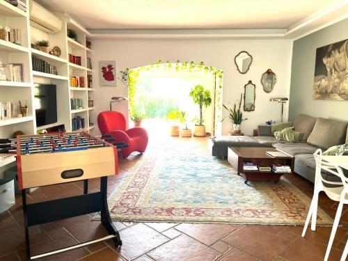 Photo de la galerie de l'établissement Vila Provençale, Piscine, climatisation, parking, proche village idéal Famille, au Plan-de-la-Tour