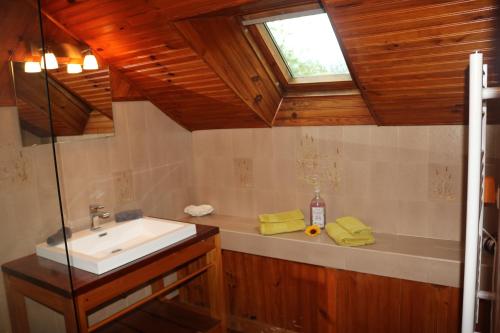 a bathroom with a sink and a window at L'autre Monde Chambres D'hôtes in Faverolles