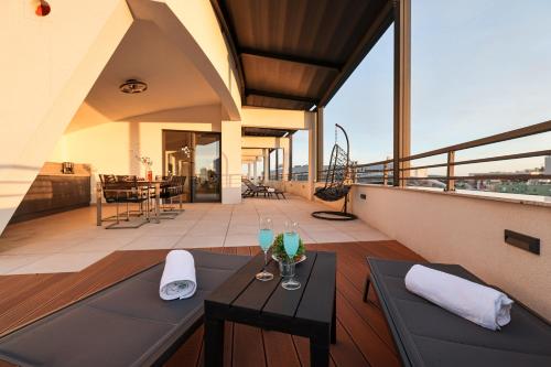 Luxury Penthouse Berin with Rooftop Terrace and Jacuzzi