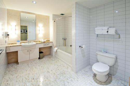 Le Square Phillips Hôtel & Suites tesisinde bir banyo