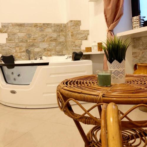 a bathroom with a bathtub and a table with a table sidx sidx at LA MURGIA casa vacanze B&B in Grumo Appula