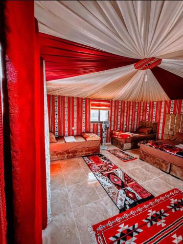Ένα ή περισσότερα κρεβάτια σε δωμάτιο στο RUM MOON lUXURY CAMP