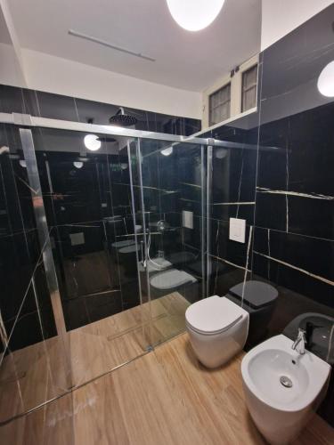 a bathroom with a toilet and a shower and a sink at DoMa house b&b in Nocera Inferiore