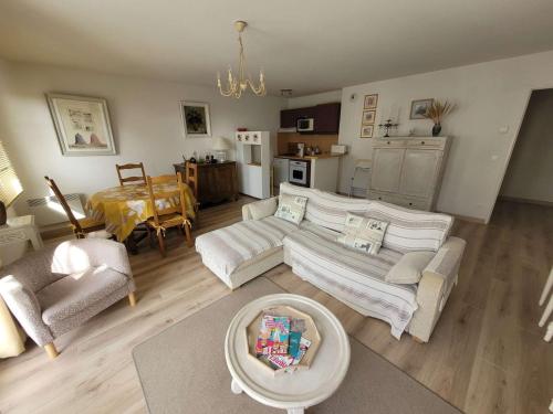 Bel appartement plage, 2 chambres, balcon ensoleillé, garage privatif, animaux acceptés, WIFI optionnel - FR-1-674-2