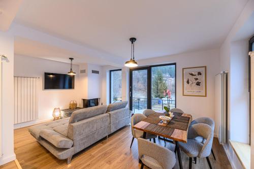 a living room with a couch and a table at Doftana Lake House in Teşila