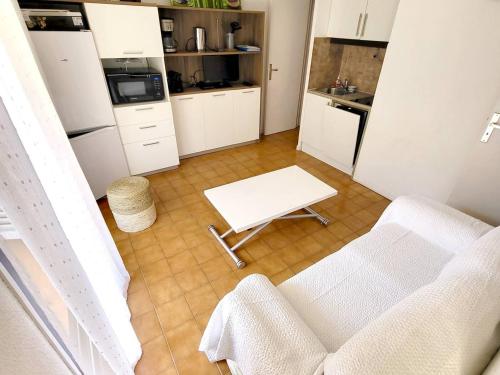 Appartement T3 avec Parking, Piscine, Tennis et Wi-Fi - À 200m des Plages et Commerces - FR-1-316-304