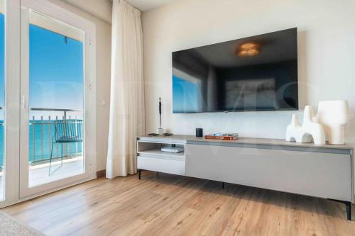 Seaview coastal apartment in Benalmadena by REMS photo 23
