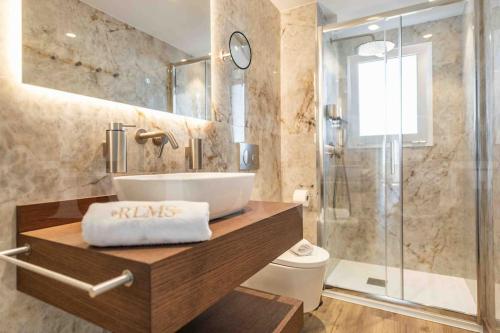 Seaview coastal apartment in Benalmadena by REMS photo 14