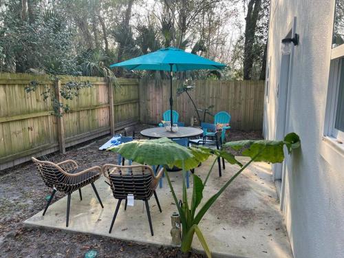 Κήπος έξω από το The August - 3BR 2.5BA Open Concept 1.4 Mi to Town