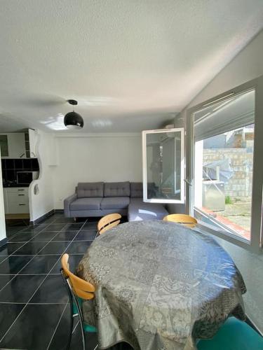 Photo de la galerie de l'établissement Cosy appartement - Clim - Proche Montpellier - Entrée indépendante rdc villa, à Jacou