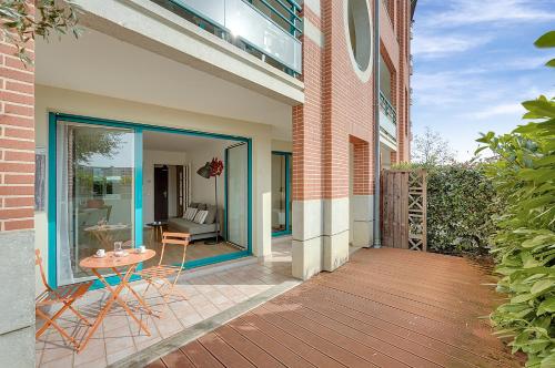 T2 Bord de Garonne hypercentre terrasse + Parking