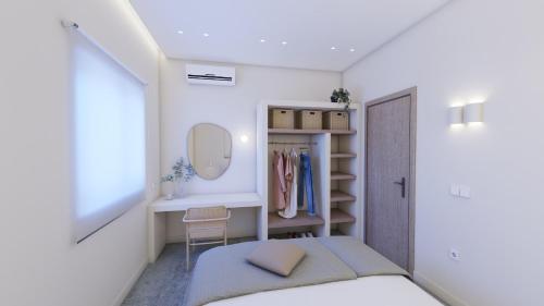 een kleine slaapkamer met een bed en een spiegel bij StayBridge Apartments, Mesongi in Mesongi