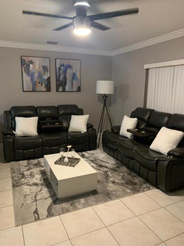 Imagen de la galería de Most Desirable Miami Area Delux Home, en Miami Gardens