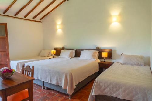 Säng eller sängar i ett rum på Hotel Hacienda Macedonia