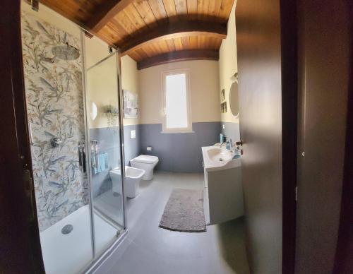 Bilik mandi di Villa Agae