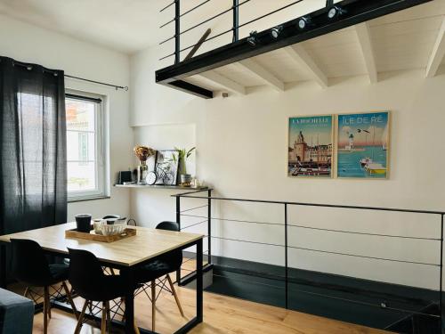 Photo de la galerie de l'établissement Tout confort hyper centre La rochelle avec garage, à La Rochelle