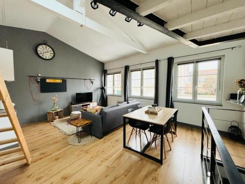 Photo de la galerie de l'établissement Tout confort hyper centre La rochelle avec garage, à La Rochelle