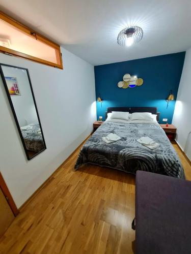 a bedroom with a bed and a blue wall at INCHY ACCOMMODATION - in the center of Diocletian's Palace in Split