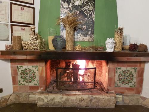 a brick fireplace with a fire in it at Agriturismo Vultaggio in Guarrato