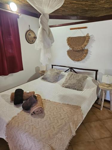Katil atau katil-katil dalam bilik di Auberge Keurmariguen