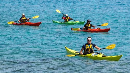 a group of people in kayaks in the water at Gîte Ensemont in Saramon