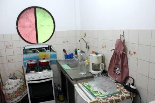 a kitchen with a stove and a counter top at Casa da Alvenaria- Praia de Mauá in Rio de Janeiro