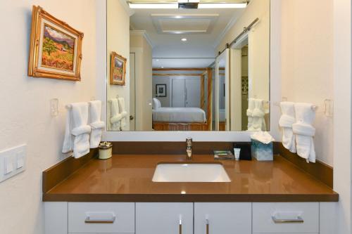 Gallery image of BEAUTIFUL MANSION ESTATES CONDO AT SILVERADO in Napa