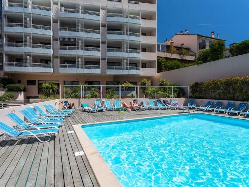 2 pièces avec piscine, 150 m de la plage.