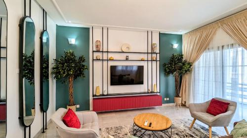 Μια τηλεόραση ή/και κέντρο ψυχαγωγίας στο Lighthouse Signature Suites