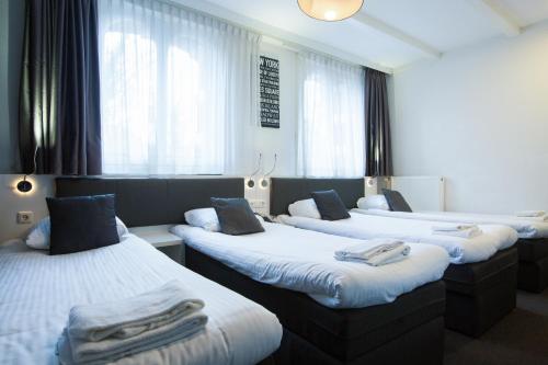 Cama o camas de una habitación en Hotel Vossius Vondelpark