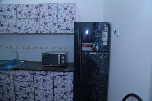 A cozinha ou cozinha compacta de Mir hostel