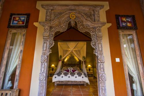 a bedroom with a bed in the middle of a room at Global Royal Pemuteran in Pemuteran