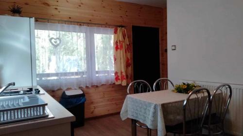 Fotografia z galérie ubytovania Oleandria-,, Domek Poziomeczka" nr 33 -ogrzewany w okresie jesienno-zimowym v destinácii Biskupiec