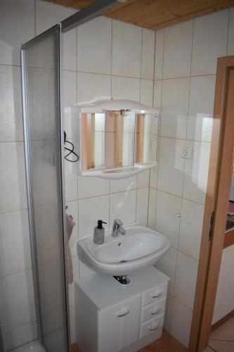 Ванна кімната в Ferienwohnung Sternkopf