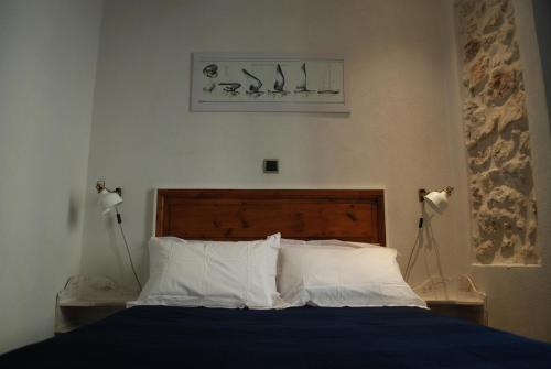 SORTIE 44 - NEWLY renovated 1 bedroom, center of old Antibes