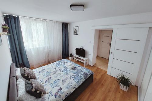 a bedroom with a bed and a television in it at VIP Apartments - Apartamenty na Szewskiej in Wrocław