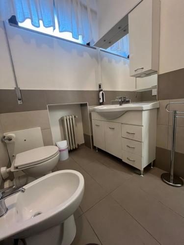 a bathroom with a white sink and a toilet at La Lirica rooms in Verona