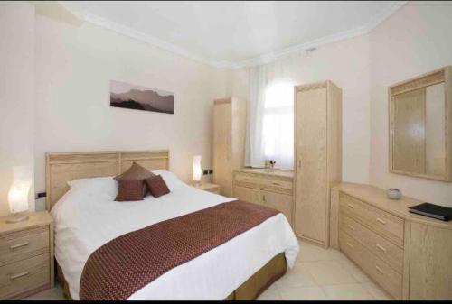 Postel nebo postele na pokoji v ubytování Sharm El Sheikh Royal Namma Bay pool view apartment