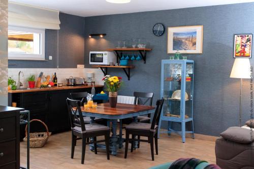 Η κουζίνα ή μικρή κουζίνα στο gite du vieux saule 1 gite avec spa privatif pour 2 personnes 1 suite familiale sans spa