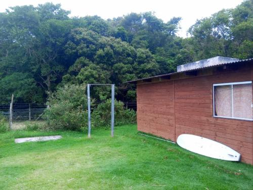 a red brick building with two surfboards in a yard at Inature in Florianópolis