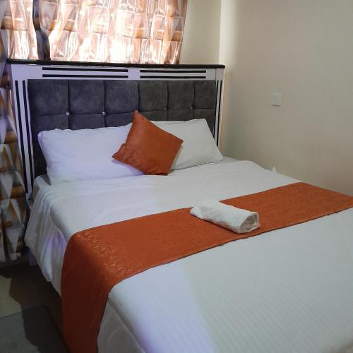 Un pat sau paturi într-o cameră la Nectar airbnb