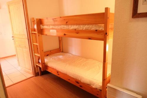 quelques lits superposés dans une chambre dans l'établissement Résidence Le Grand Panorama - Grand Panorama 409 MAE-5252, à Saint-Gervais-les-Bains