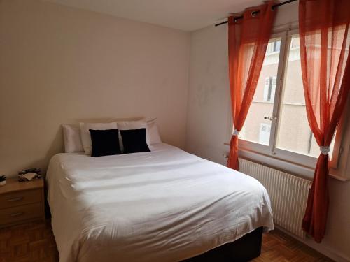 A bed or beds in a room at La casa de los viajeros