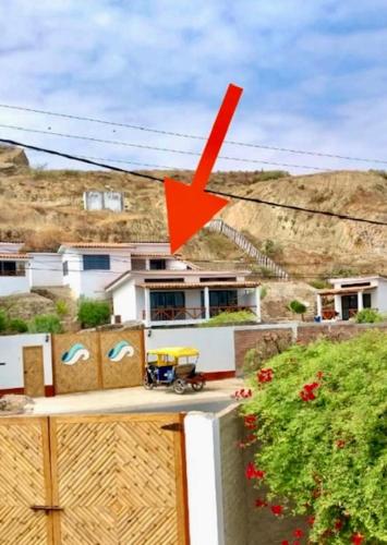 a red arrow on top of a house at Casuarinas Del Mar Hospedaje Chalet 3 habitaciones in Canoas