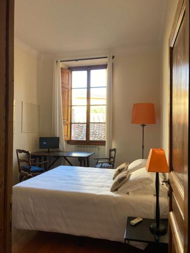 Ponte Vecchio flat with elevator