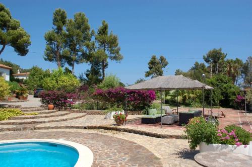 a backyard with a swimming pool and a table and chairs at Villa Sotavent in Vall-Llobrega